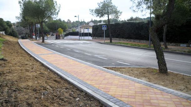 Finalizadas las obras de acerado de la calle Río Duero, en Parque Boadilla