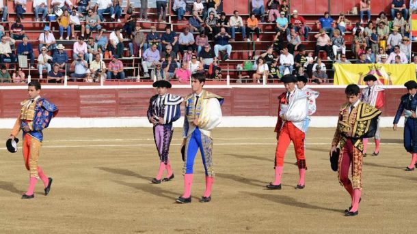 Guadarrama galardonada con el trofeo Puerta de Alcalá por la Federación Taurina de la Comunidad de Madrid