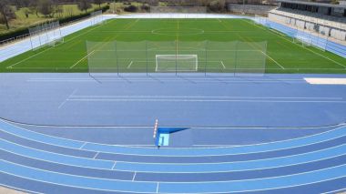 Comienza la actividad en el campo de fútbol y la pista de atletismo de Guadarrama