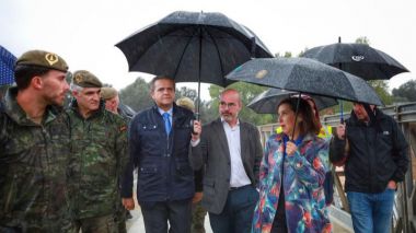 Martín visita el puente militar instalado en Aldea del Fresno