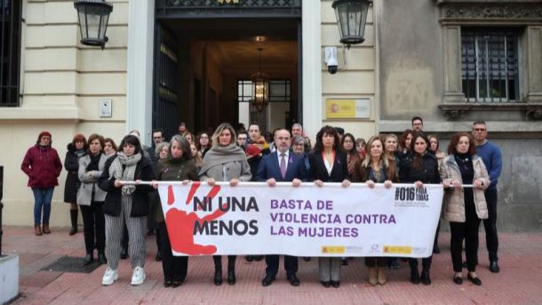 Minuto de silencio en repulsa por los dos asesinatos por violencia de género en Madrid