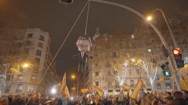 Amenazas graves al Gobierno: PSOE presenta denuncia por apaleamiento del muñeco de Sánchez