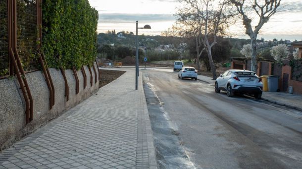 Continúa la renovación del acerado en las urbanizaciones históricas de Boadilla