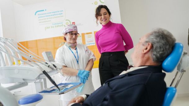 Ayuso anuncia el comienzo de los tratamientos gratuitos de salud bucodental