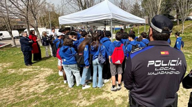 Estudiantes de Majadahonda se plantean su posible vocación de policías