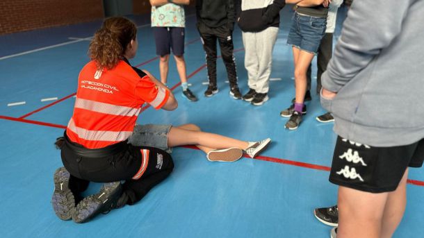 Protección Civil de Majadahonda muestra en los colegios cómo actuar ante una emergencia