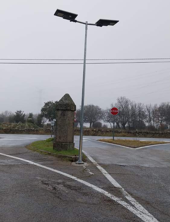 Guadarrama instala farolas solares para mejorar la seguridad en La Serranilla