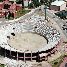 Imágenes de la construcción de la Plaza de Toros de Moralzarzal en 2005