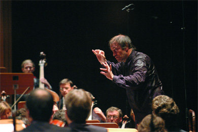 Valery Gergiev, dirigiendo a la orquesta del Teatro Mariinsky, que tendrá notable protagonismo en este ciclo