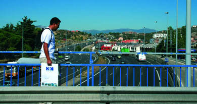 Puente sobre la A-6 a la altura de Torrelodones  (Foto:  R. M. PEÑA)