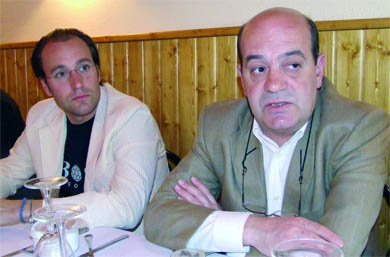 El edil de Urbanismo, Ignacio González Velayos, junto a Antonio Vicente  (Foto: ARCHIVO)